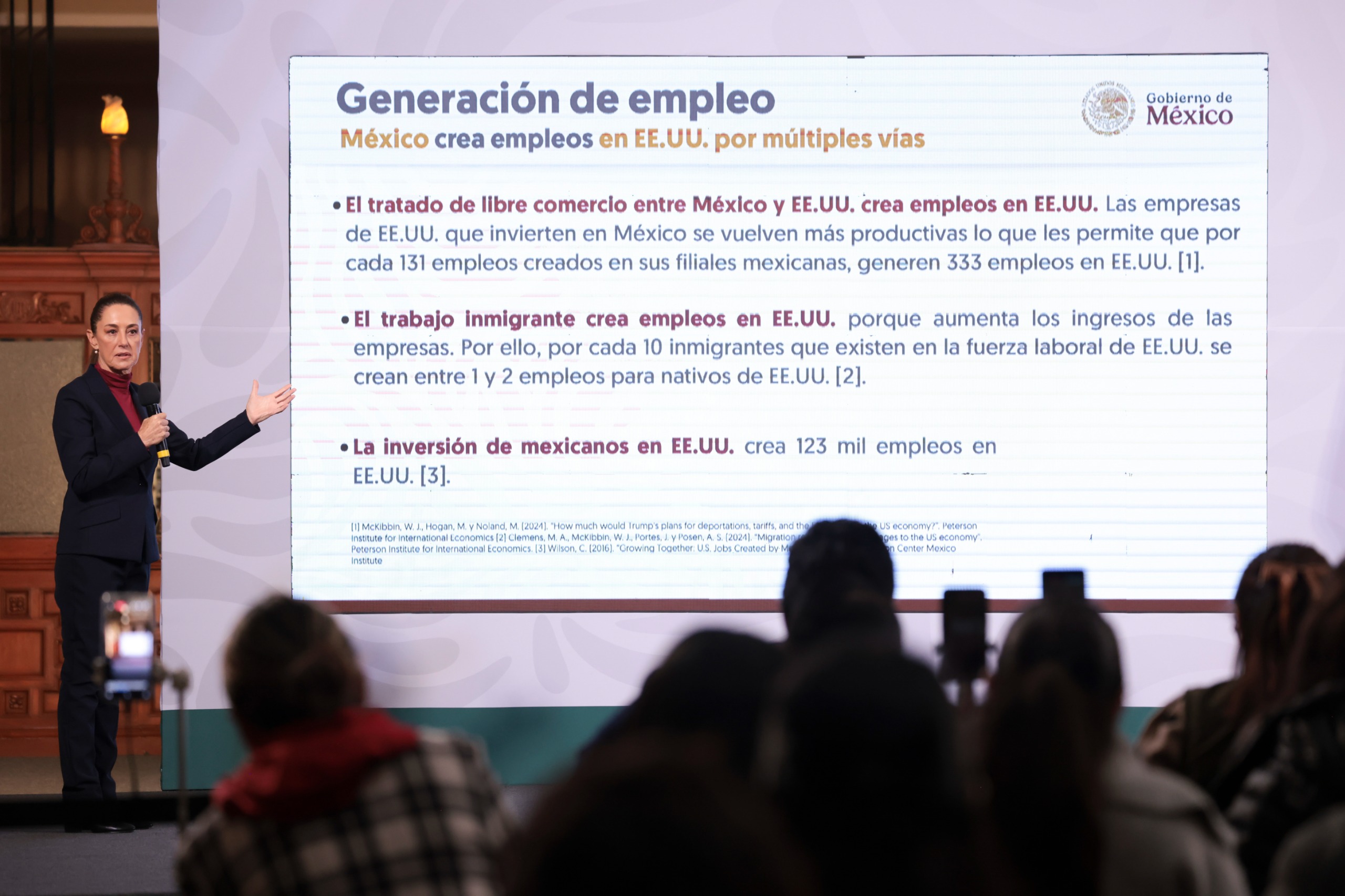 Migrantes aportan 13 mil mdd a la economía estadounidense: Claudia Sheinbaum