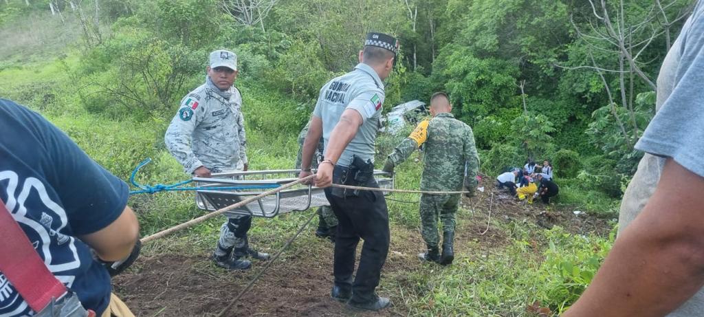 SPR Informa || Volcadura De Autobús En Nayarit Causó La Muerte De 17 ...