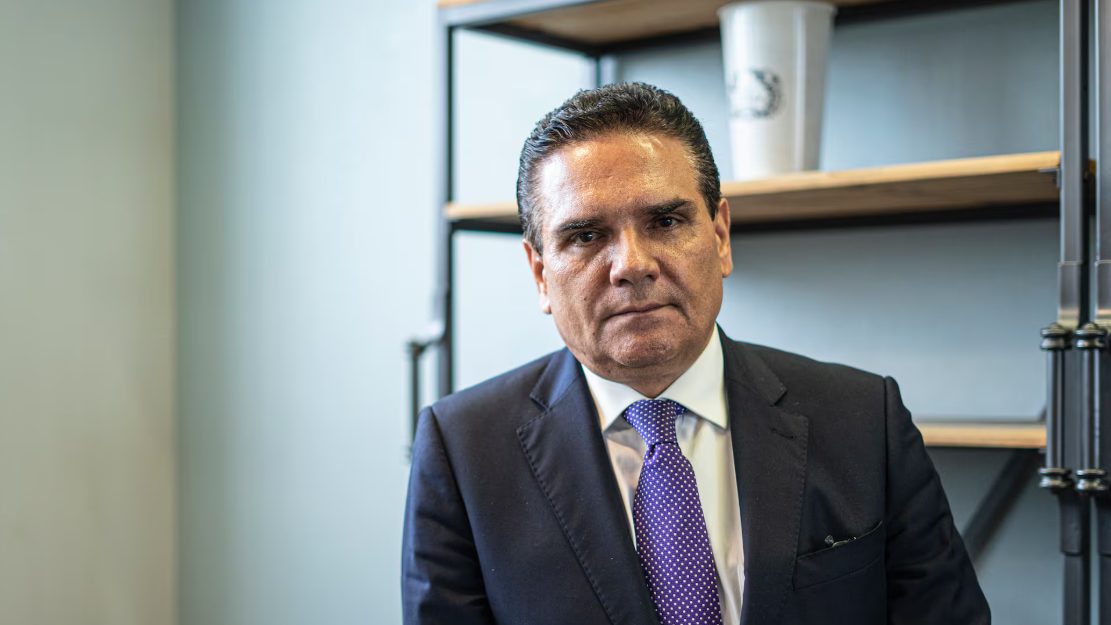 Concluye jueza demanda de amparo de Silvano Aureoles, prófugo tras acusaciones de desvío millonario