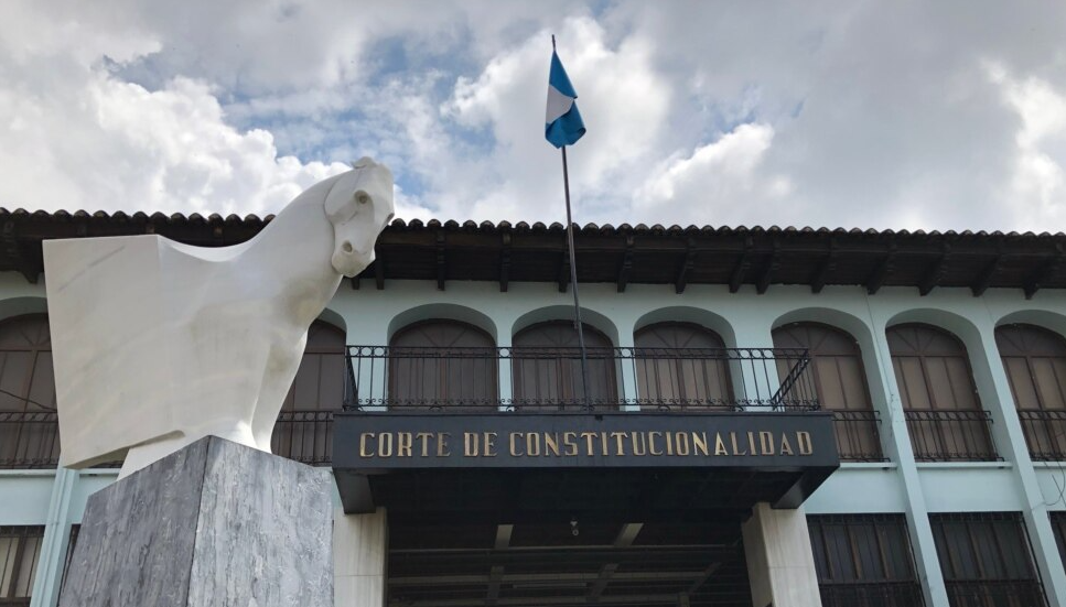 La Corte de Constitucionalidad de Guatemala declara a Movimiento Semilla suspendido y provoca tensión en el Congreso