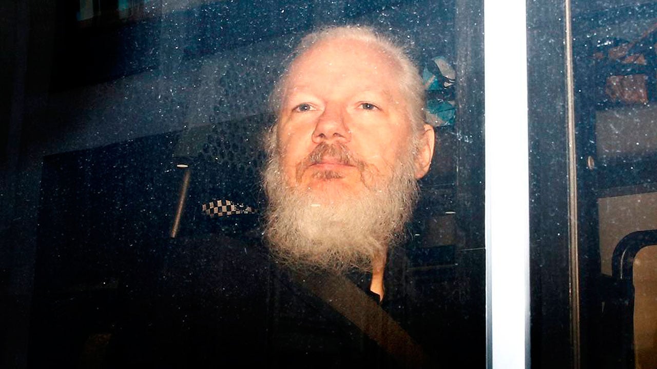 Invita Julian Assange al Rey Carlos III para que lo visite en prisión