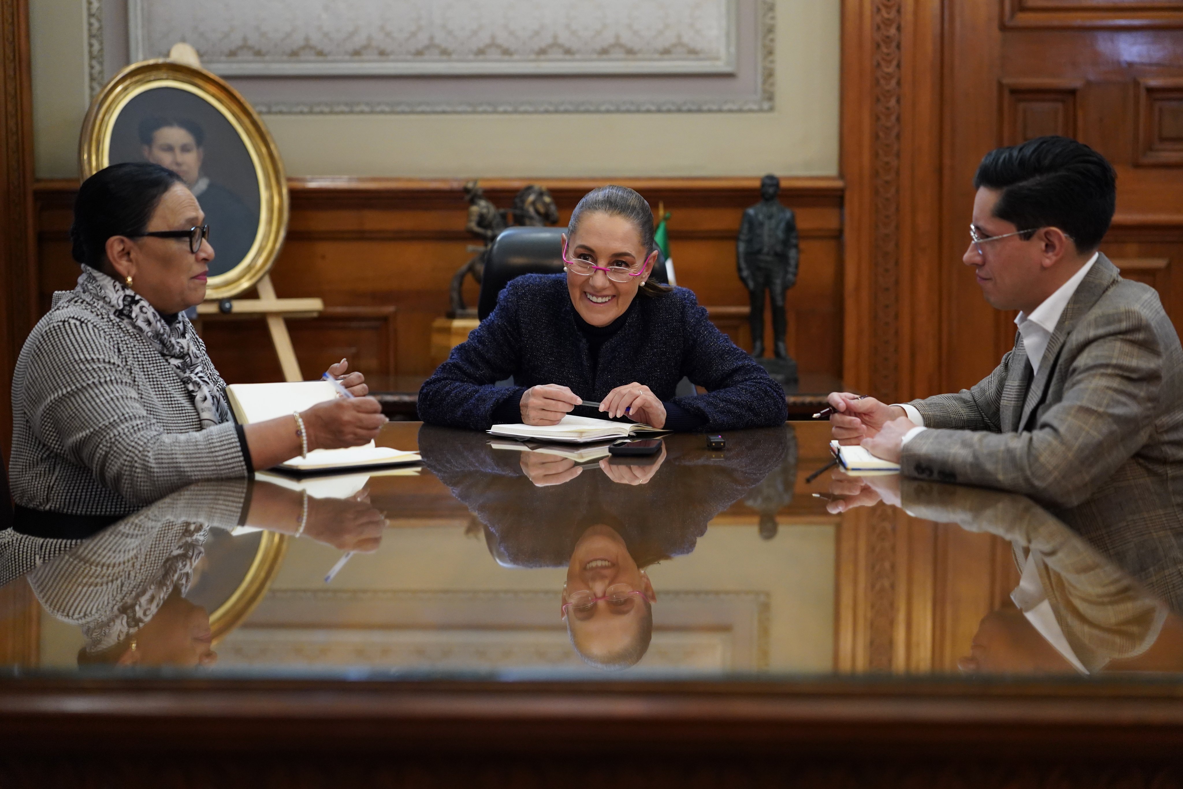 Extiende una invitación la presidenta Claudia Sheinbaum al Papa León XIV para visitar México durante llamada por el Día de la Virgen de Guadalupe