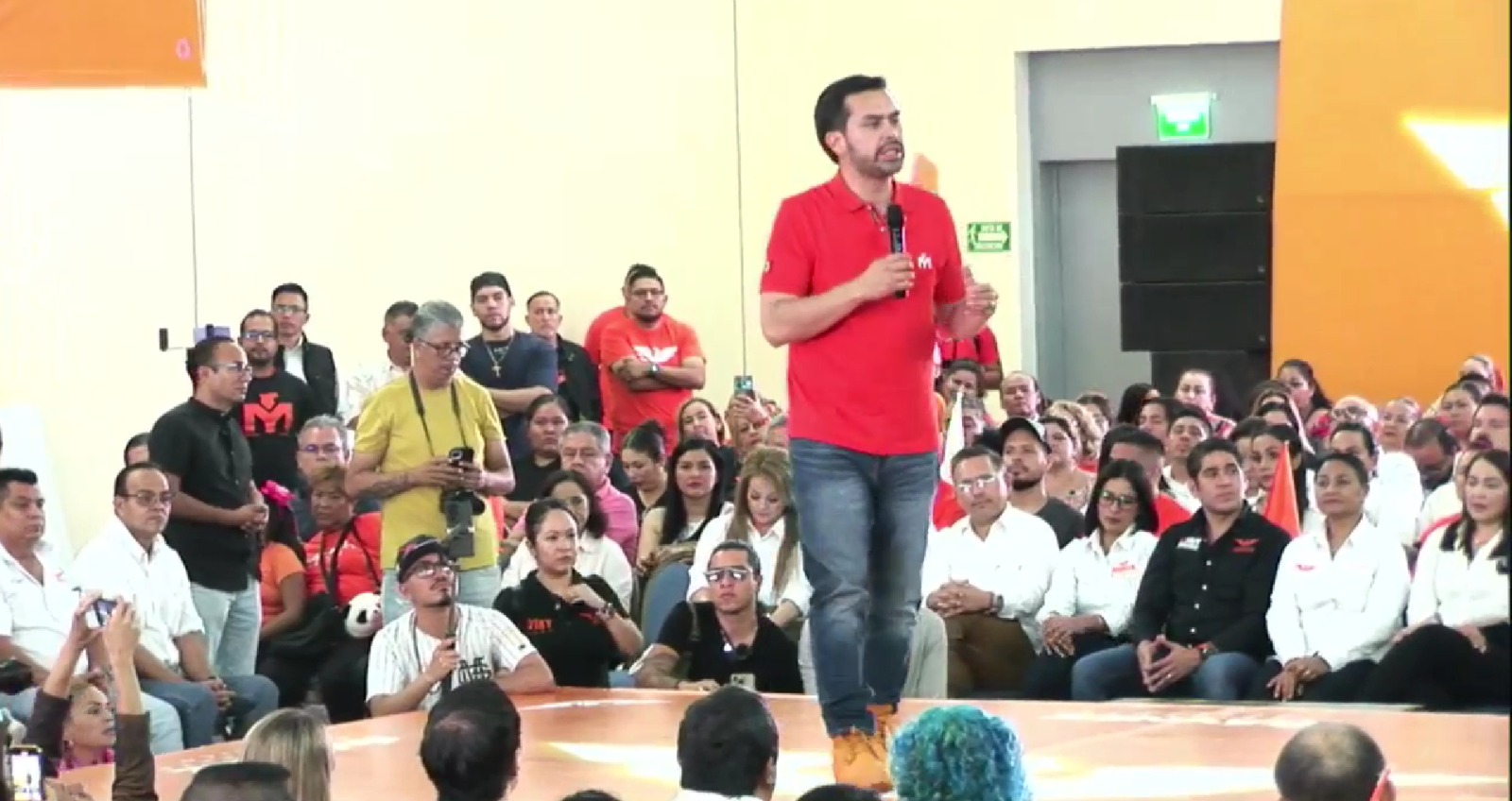 Se reúne Álvarez Máynez con simpatizantes en Colima