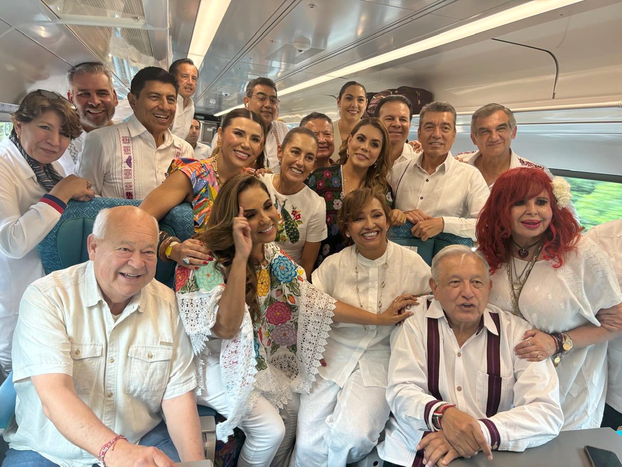 Inaugura López Obrador el Tren P’atal, del Tren Maya