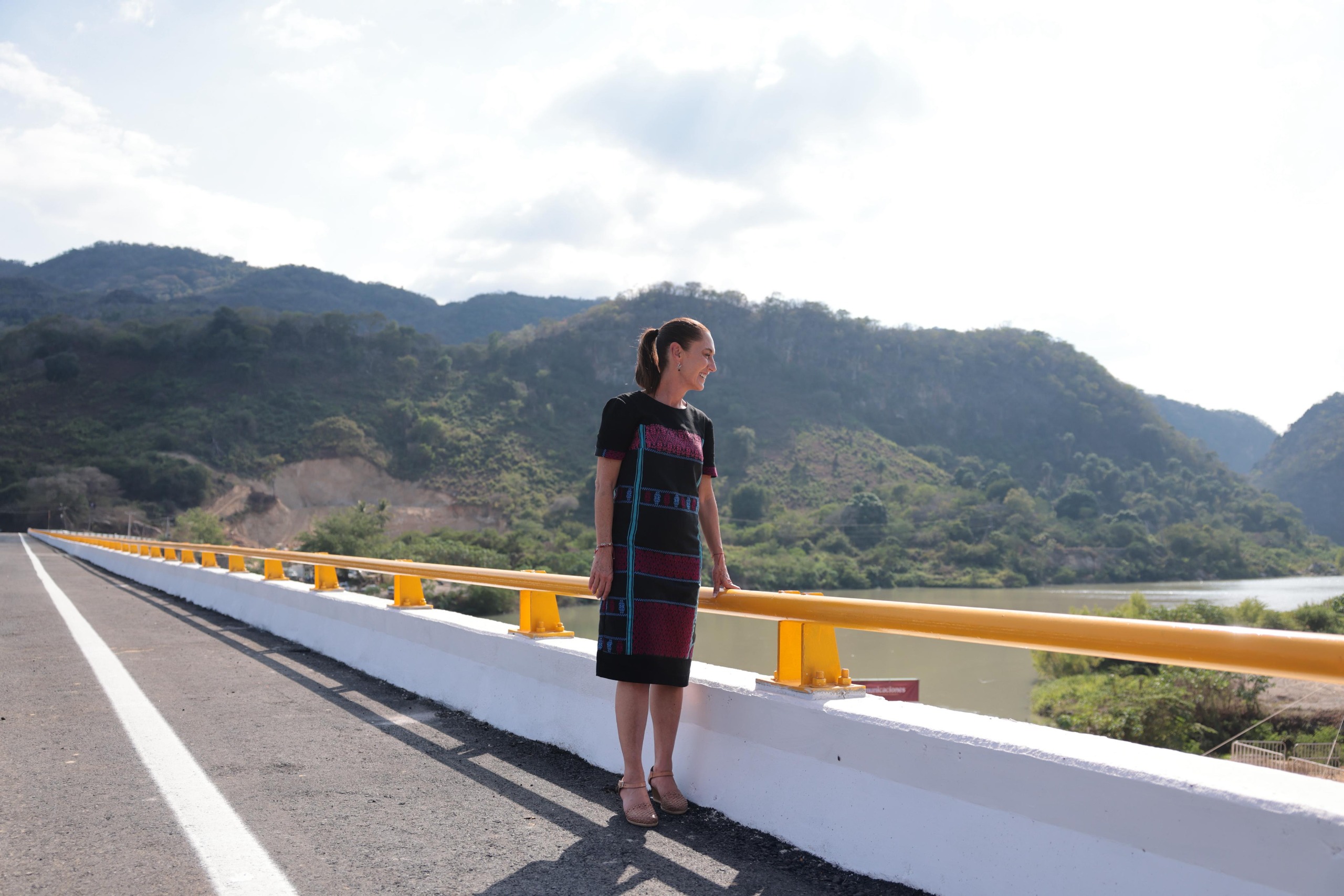 Inaugura Sheinbaum puente de Omitlán en Guerrero como parte de la reconstrucción de infraestructura vial