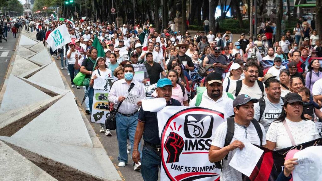 Con bots, derecha manipula opinión pública respecto al caso IMSS