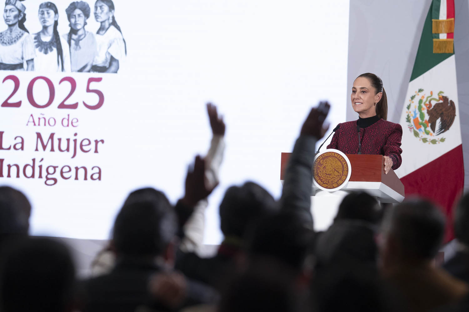 Descarta la presidenta Claudia Sheinbaum vínculo entre el envío de remesas y actividades de lavado de dinero