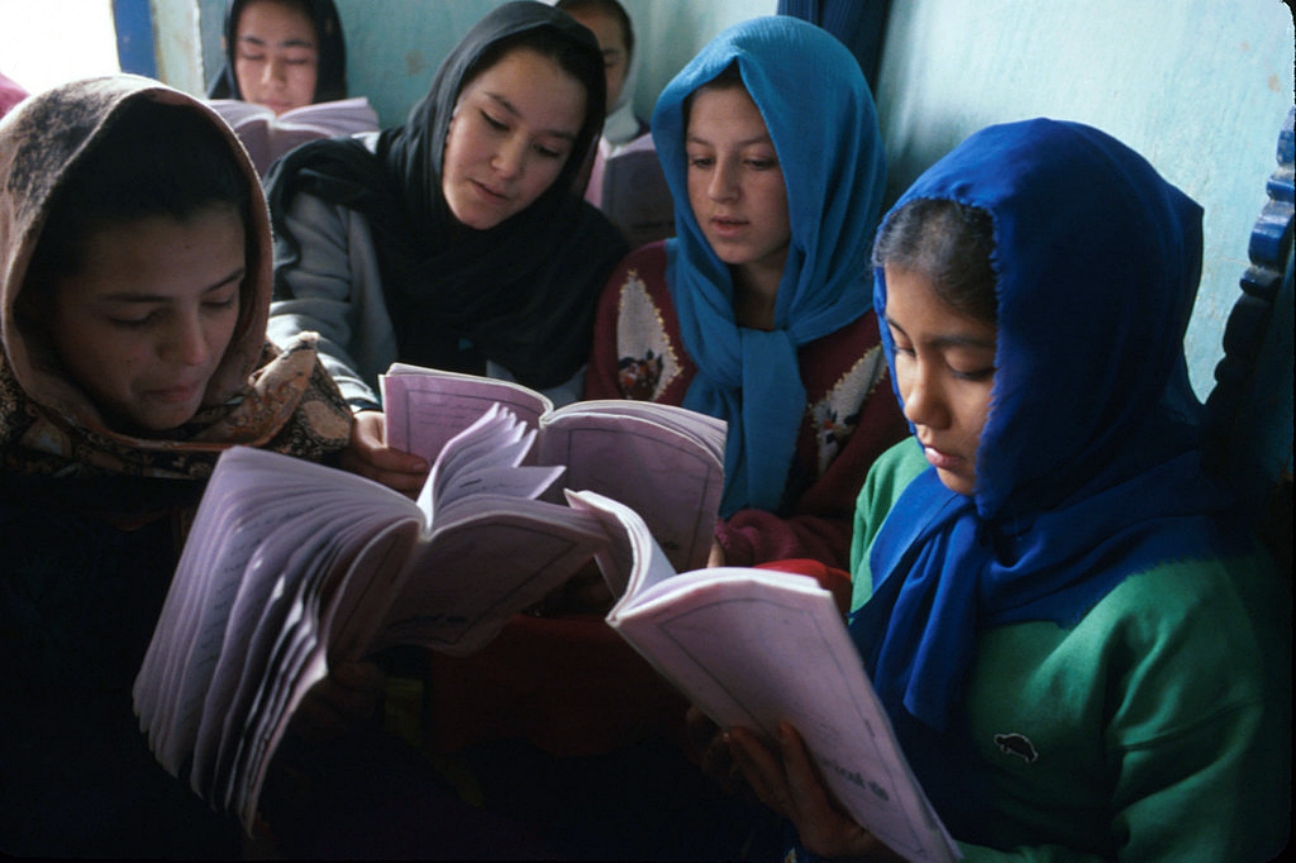 Condena ONU la prohibición del Gobierno Talibán a las mujeres de ir a la universidad