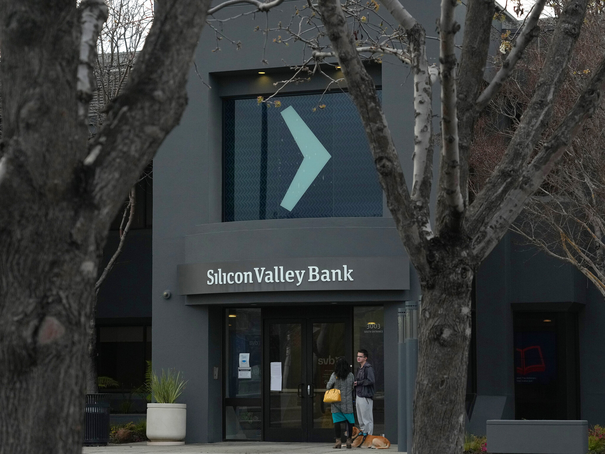 Revelan falta de supervisión previo al desplome del Silicon Valley Bank