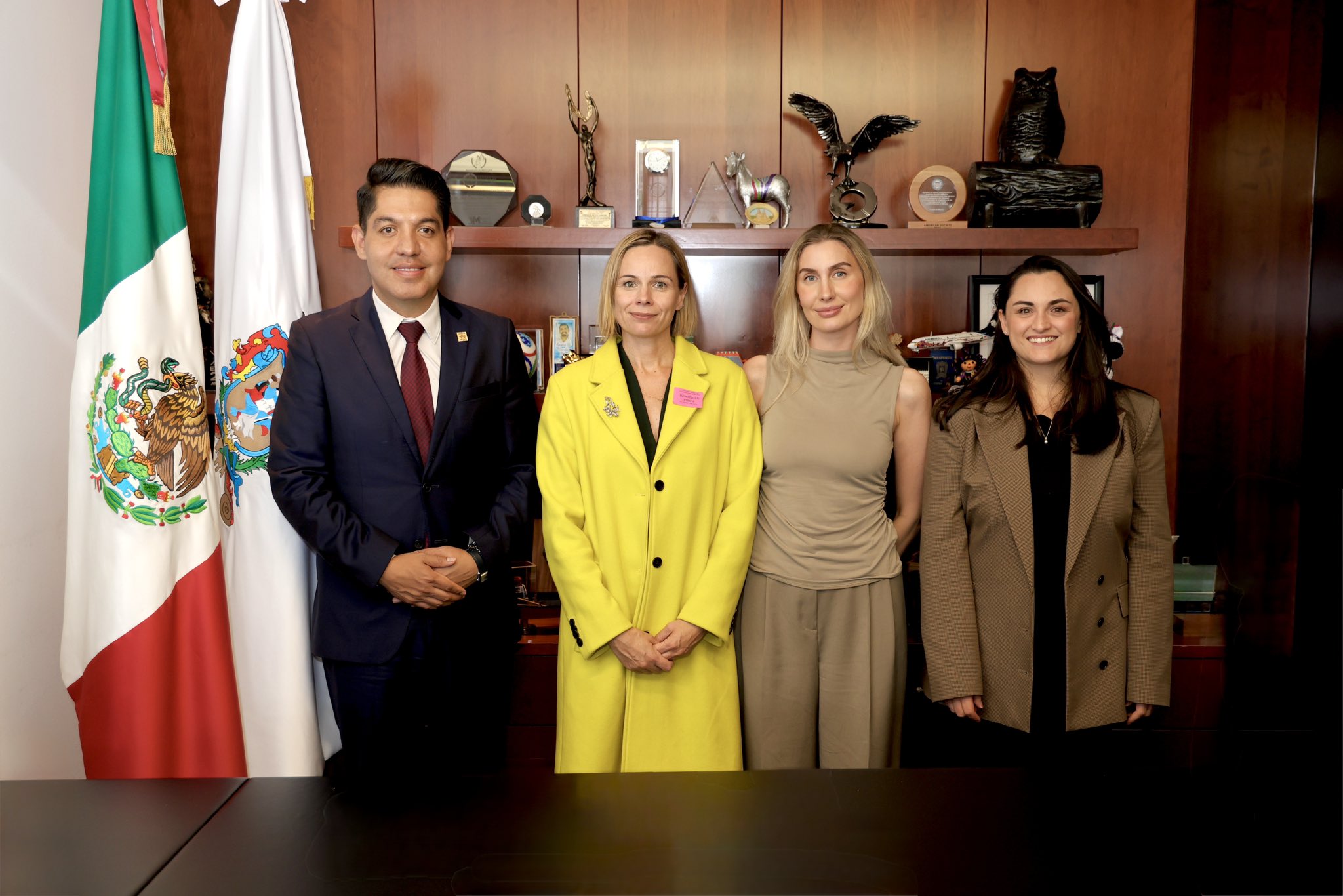 Senador se reúne con representantes de OnlyFans; abordan temas para fortalecer la seguridad digital y proteger a menores