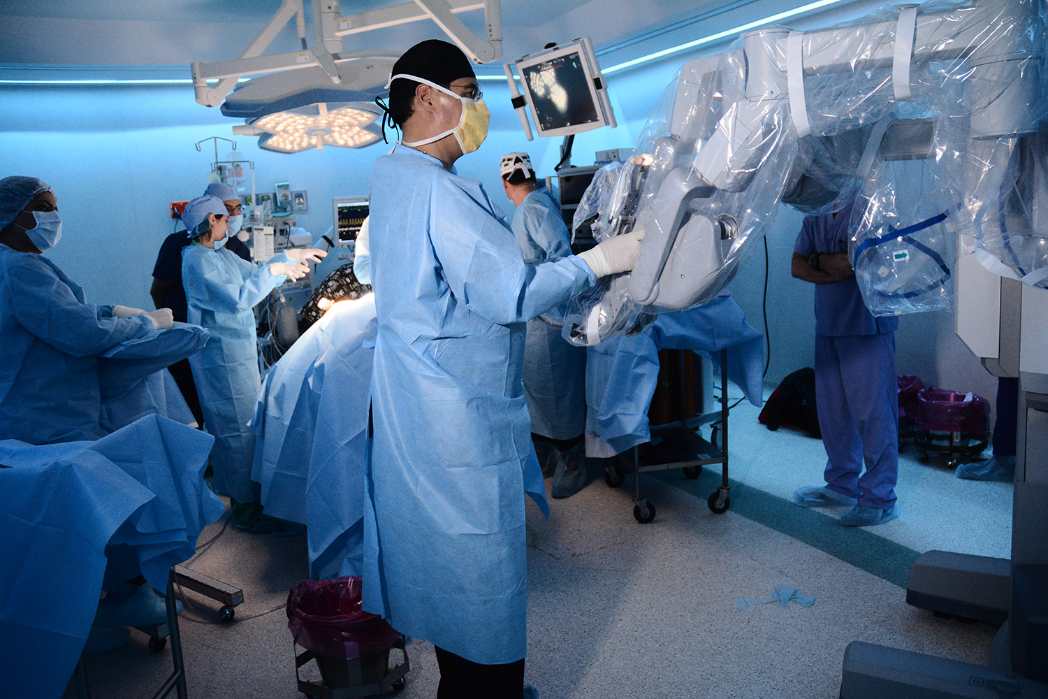 Anuncia Martí Batres Plan de Cirugía Robótica y 97% de abastecimiento en el ISSSTE