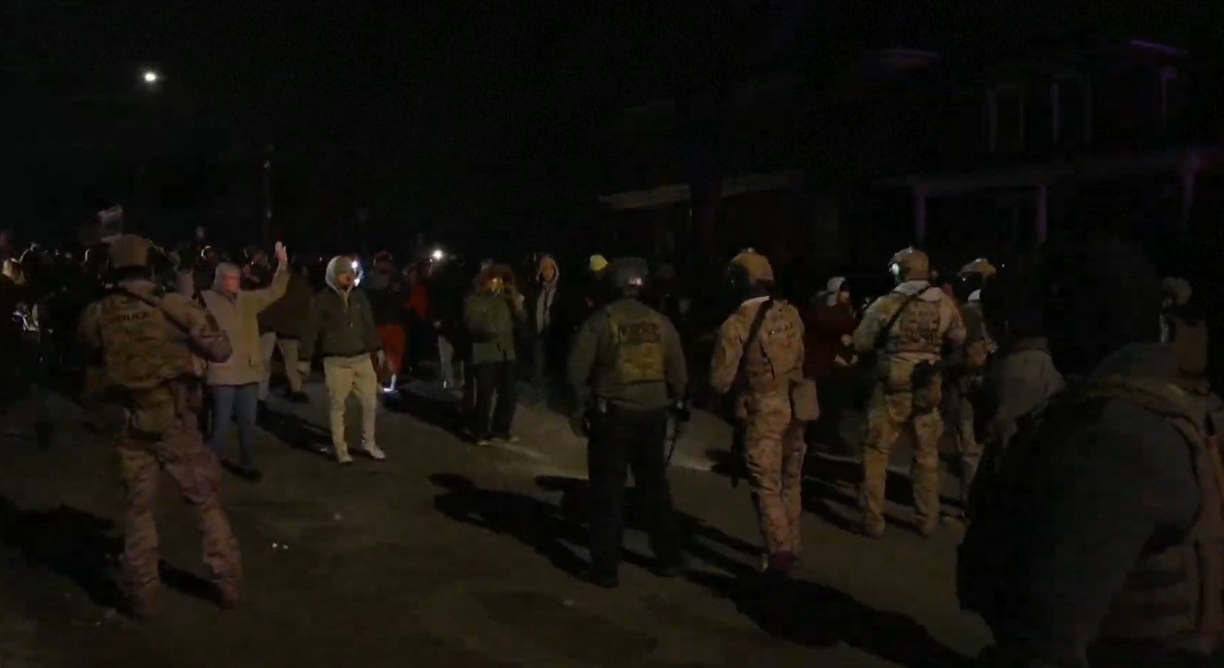 Dispara agente del ICE contra migrante venezolano en Minneapolis