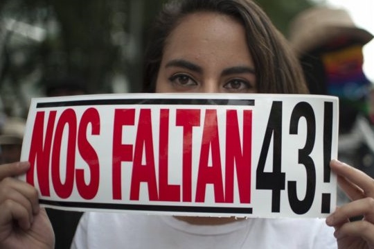 Busca FGR castigar a dos policías por un reporte falso en el caso Ayotzinapa