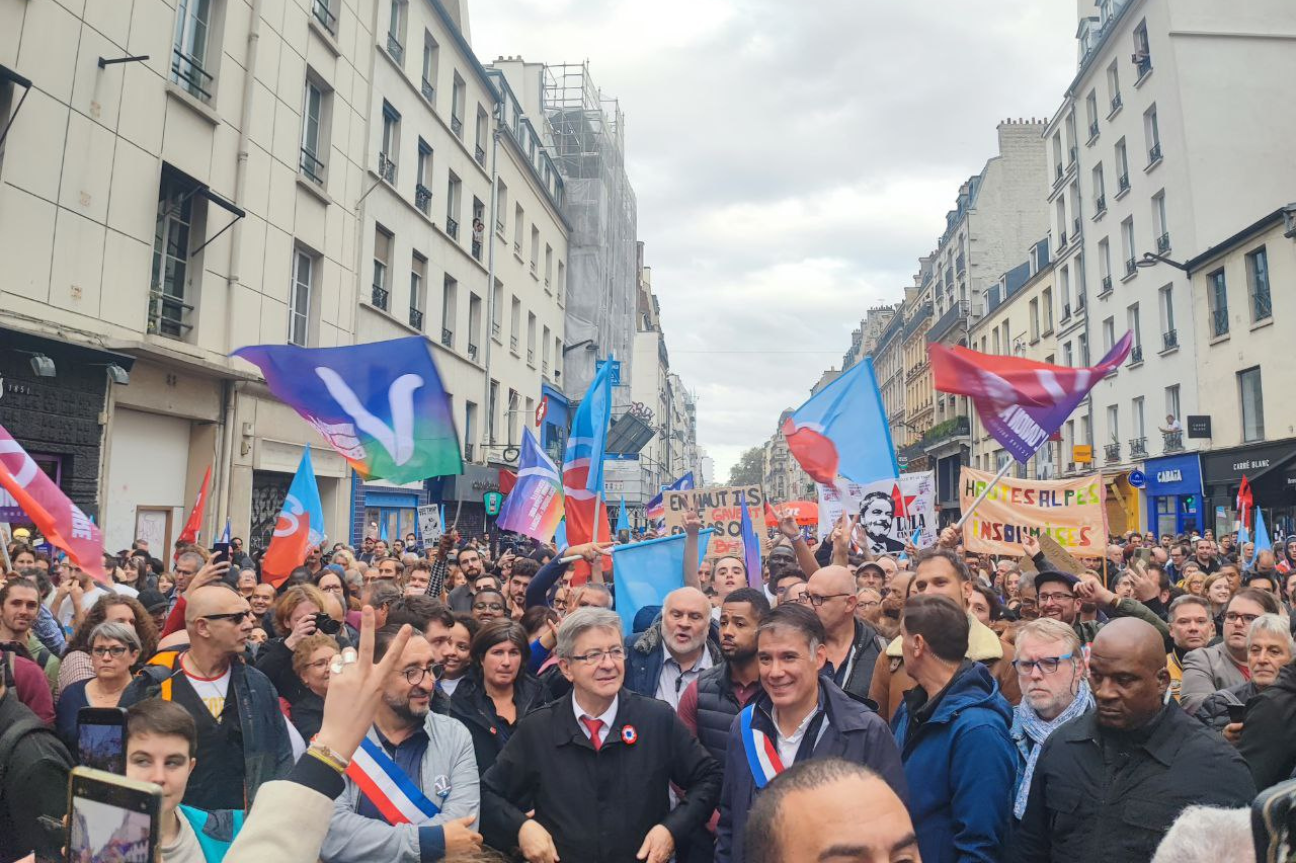 Manifiestan miles de personas en París contra la carestía de la vida e inacción climática