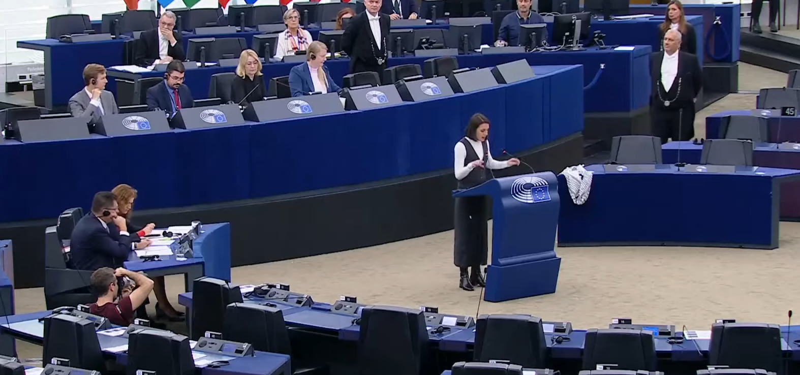 Piden a la eurodiputada Irene Montero quitarse el pañuelo en apoyo a Palestina