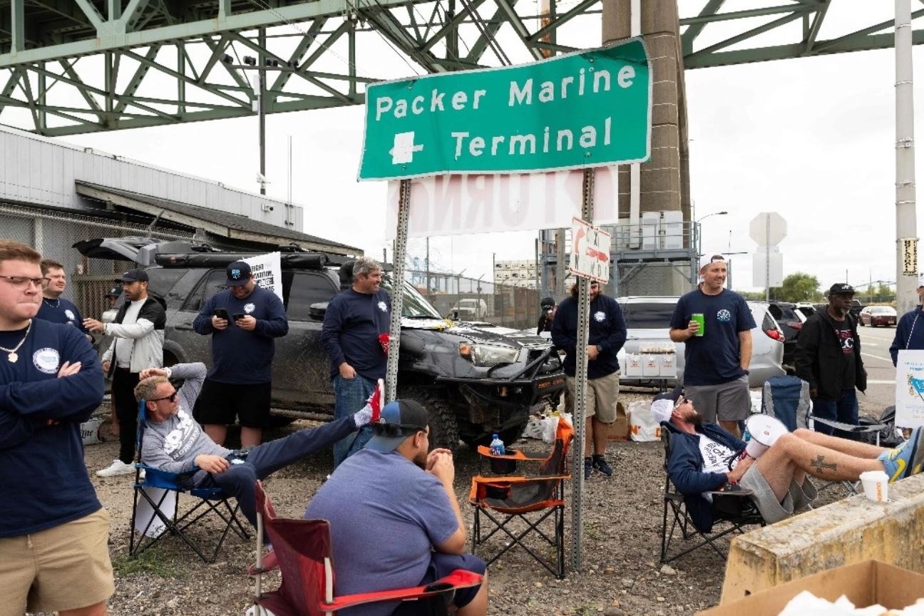 Entran en huelga 14 puertos de Estados Unidos