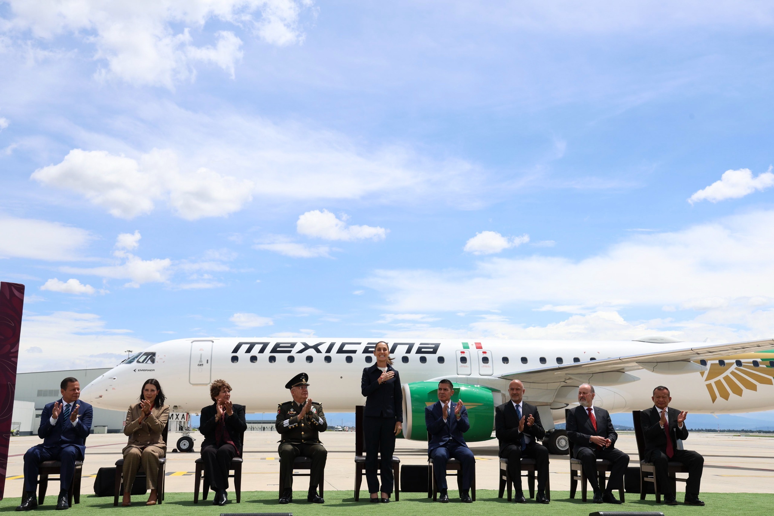 Recibe Mexicana de Aviación su primer Embraer y anuncia la presidenta Claudia Sheinbaum 20 aeronaves más