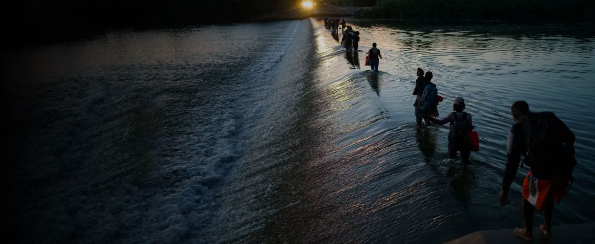 INM rescata a madre e hijo migrantes de la corriente del Río Bravo