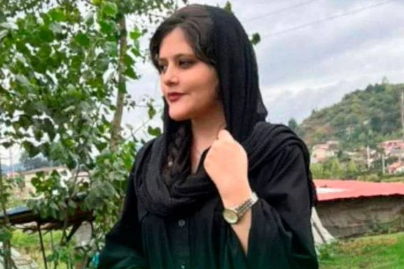 Protestan miles de mujeres en Irán por la muerte de Mahsa Amini, policía las reprime