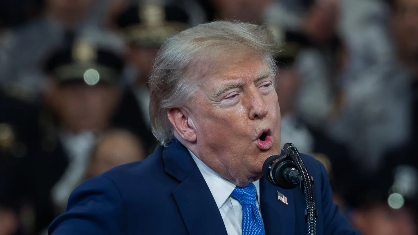 Cae aprobación de Donald Trump a 33%, el nivel más bajo de su presidencia