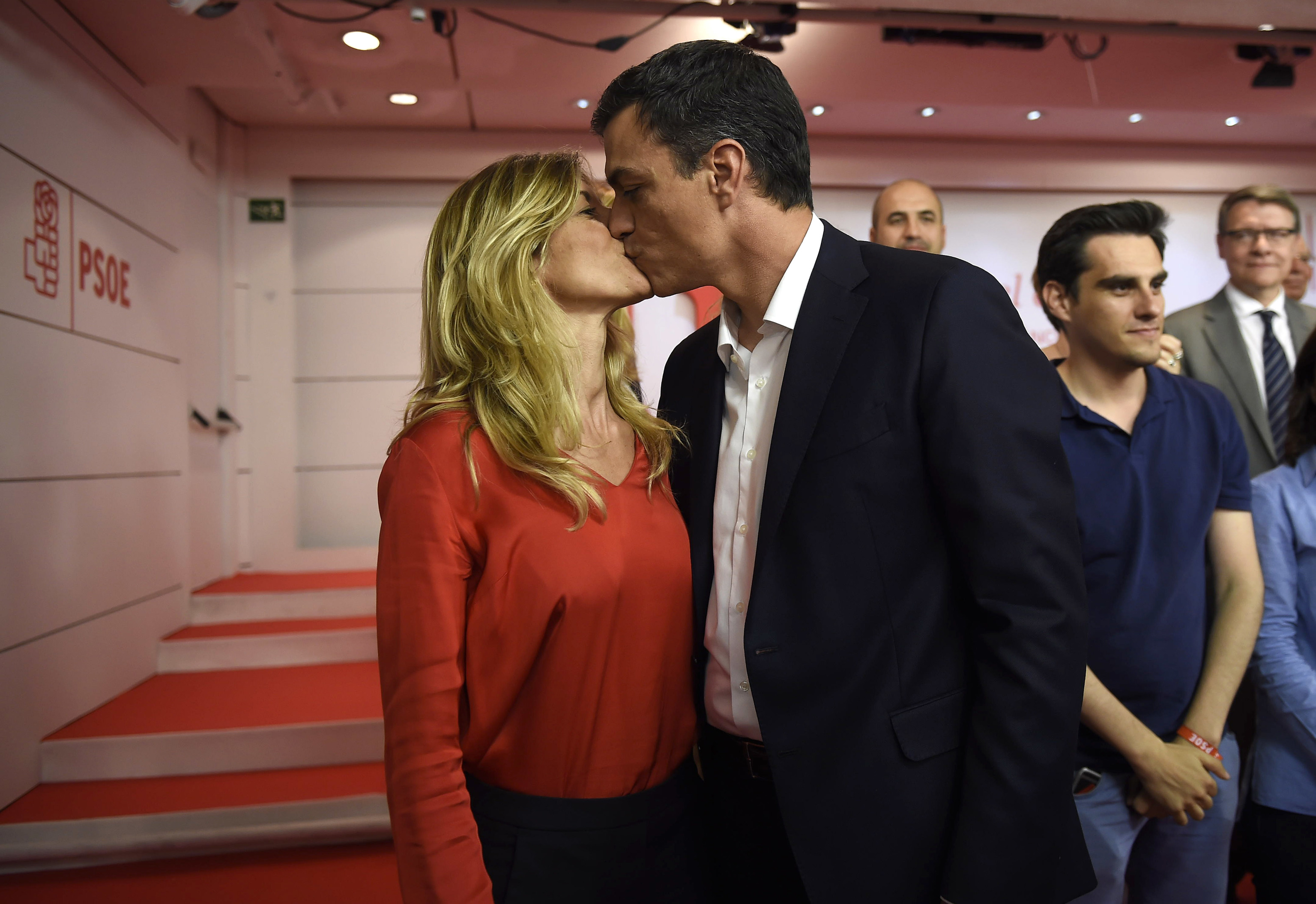 Acusa Pedro Sánchez a la derecha española de desatar una ola de desinformación contra su esposa