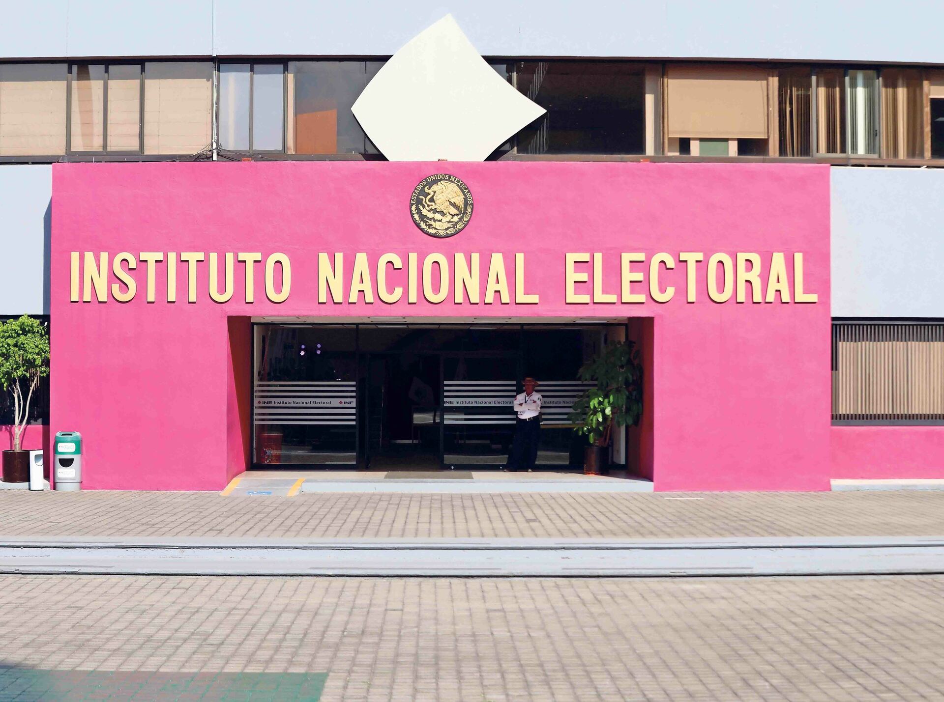 Aprueba INE modificación presupuestaria para capacitación electoral