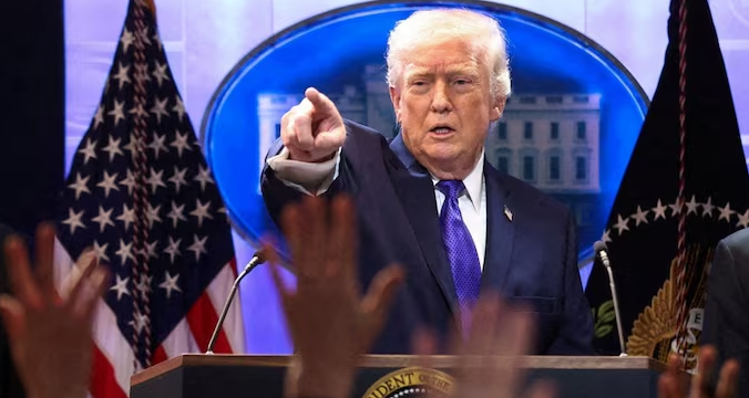 Anuncia Trump nuevo arancel global de 10%; México y Canadá quedan exentos