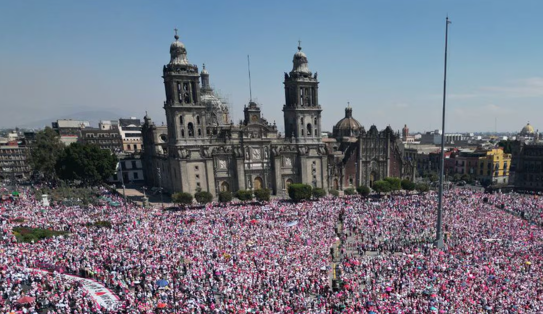 Llevan a cabo Marcha “Por nuestra democracia” en el Zócalo