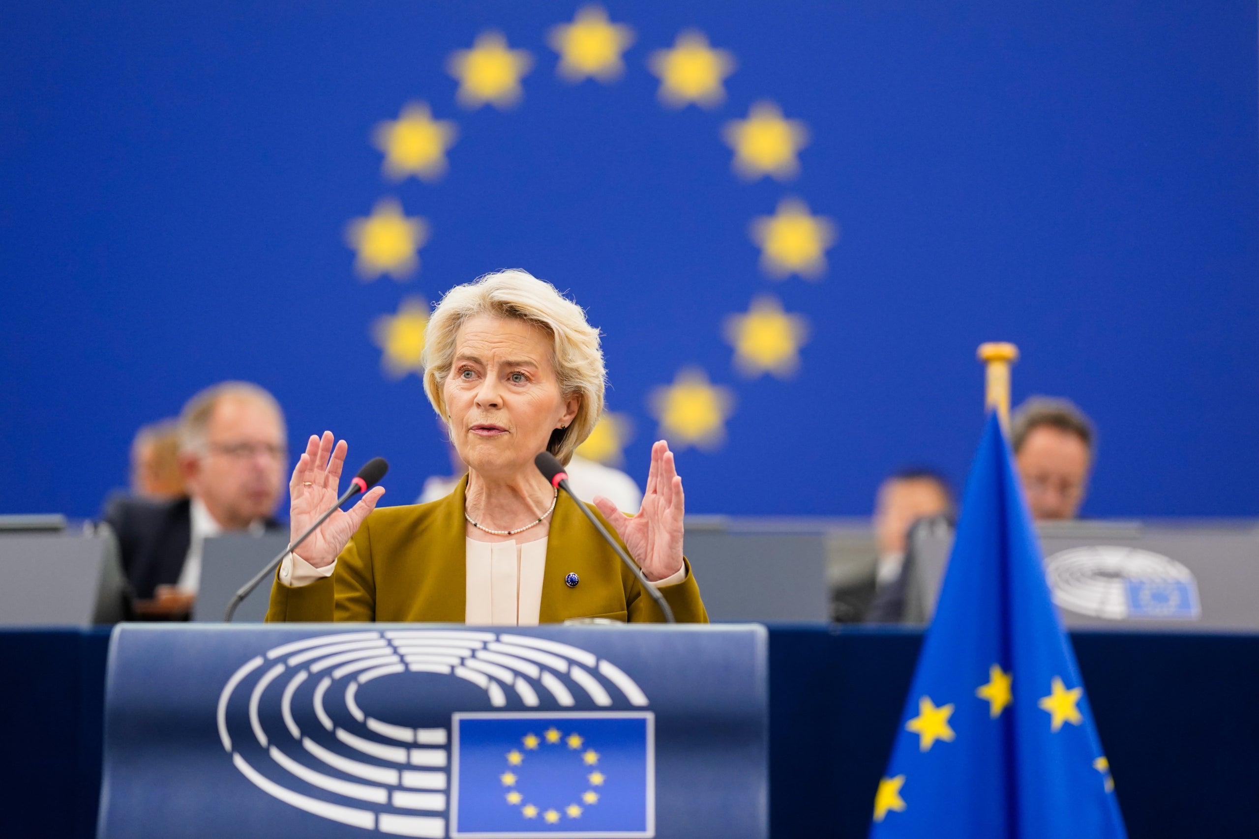 Plantea Von der Leyen restringir redes sociales a menores de 13 años y reforzar controles sobre IA