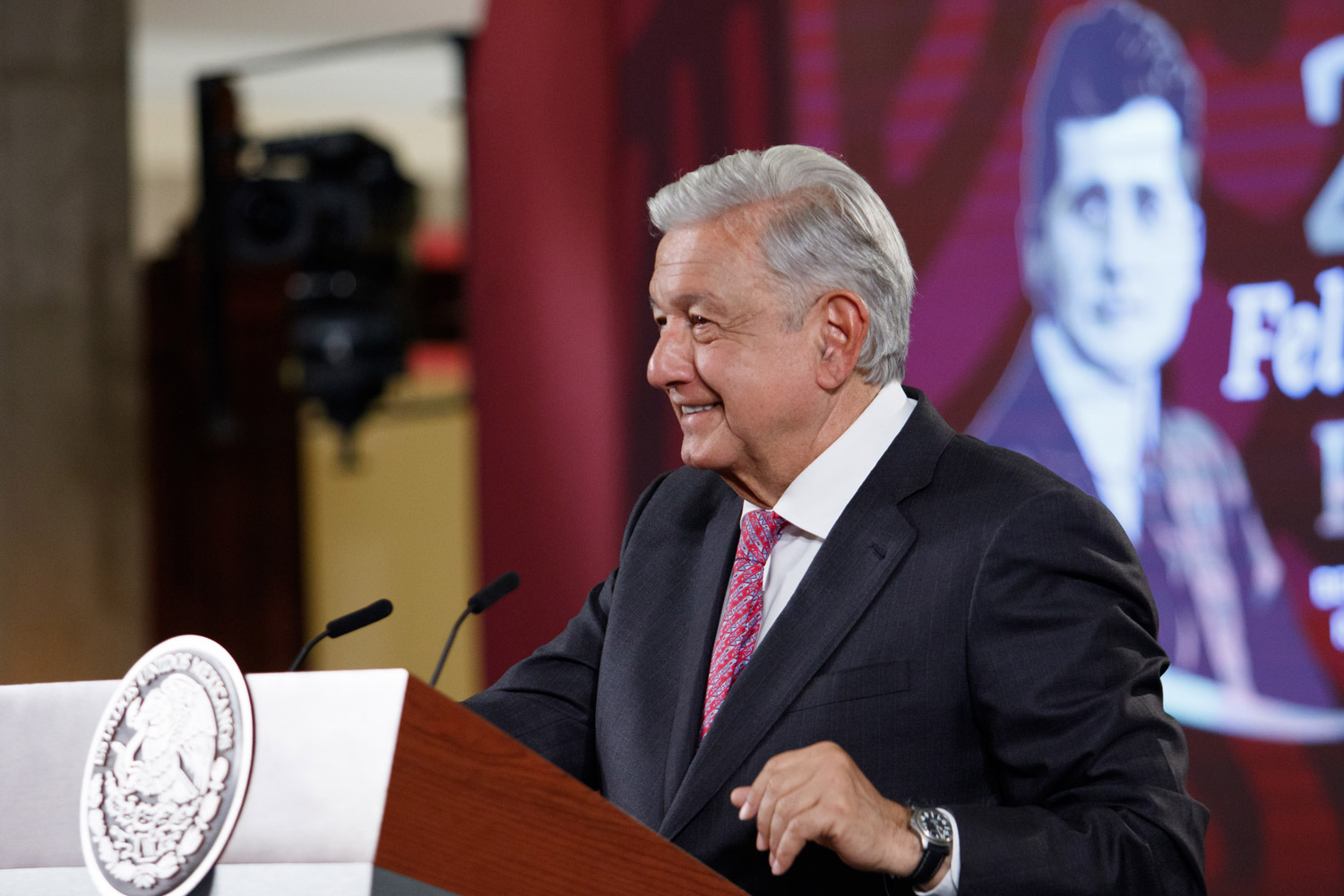 López Obrador reconoce a diputado español que destacó la labor del mandatario en el congreso de España