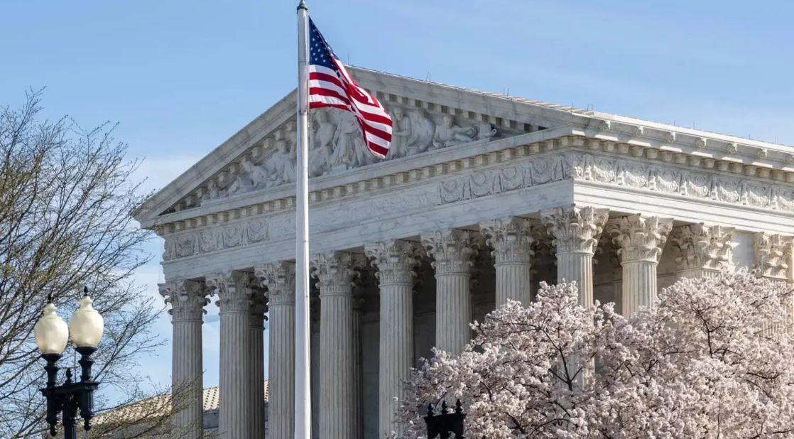Discute Corte Suprema de EE.UU. eliminar ciudadanía por derecho de nacimiento