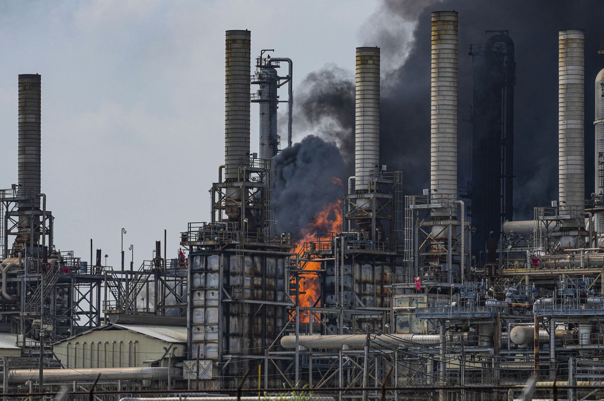 Se incendia planta petrolera cercana a Deer Park en Texas