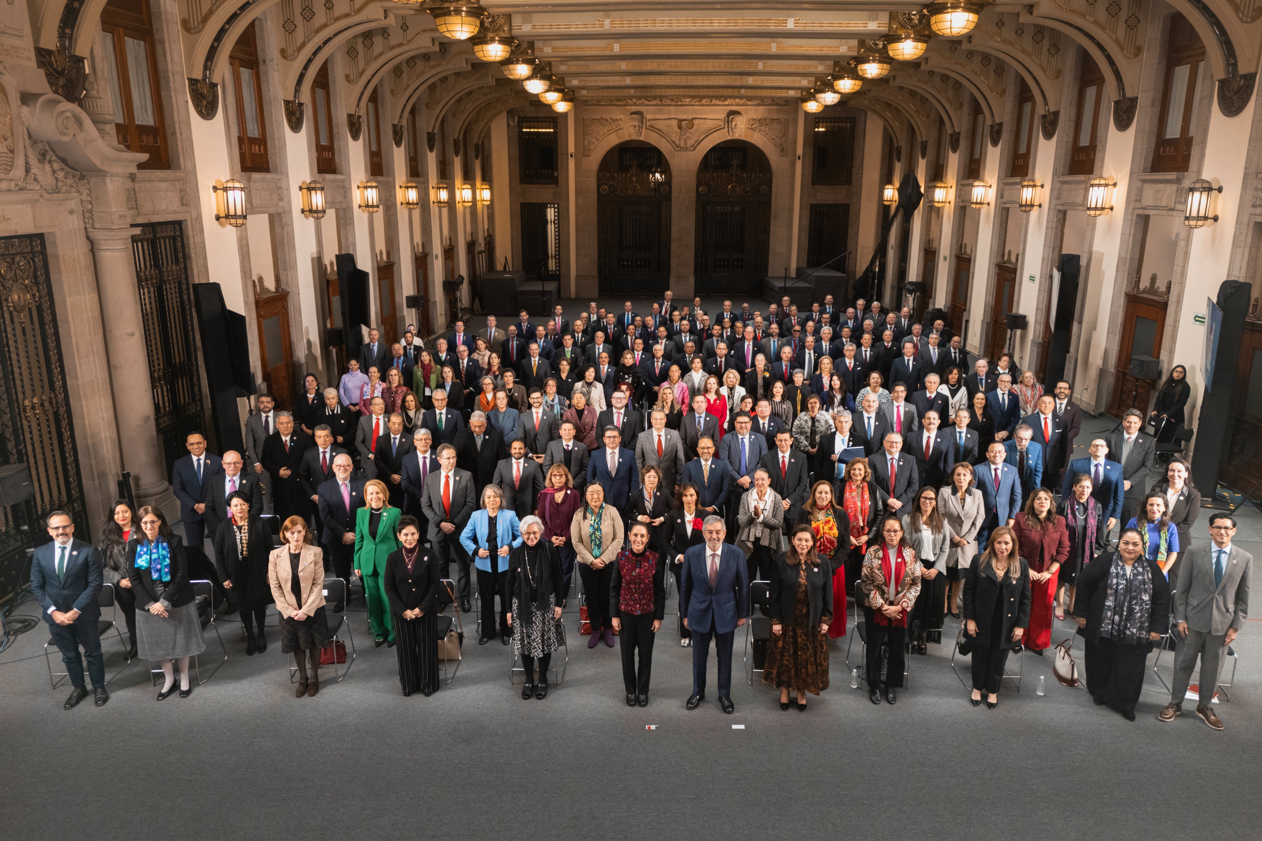 Concluye reunión de cuerpo diplomático con Sheinbaum en Palacio Nacional