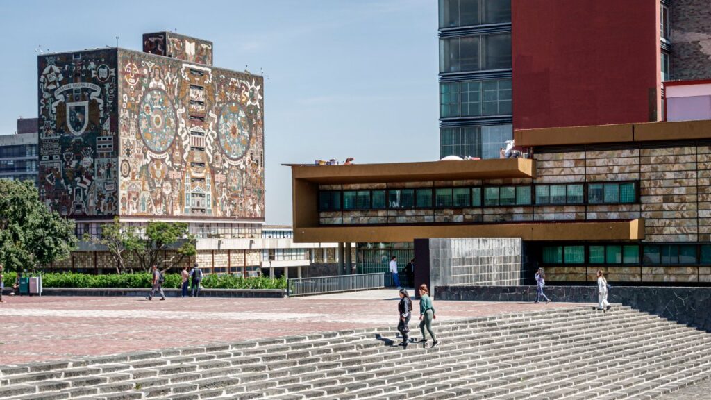 Llama UNAM a no caer en "fake news" tras controversia sobre examen de selección