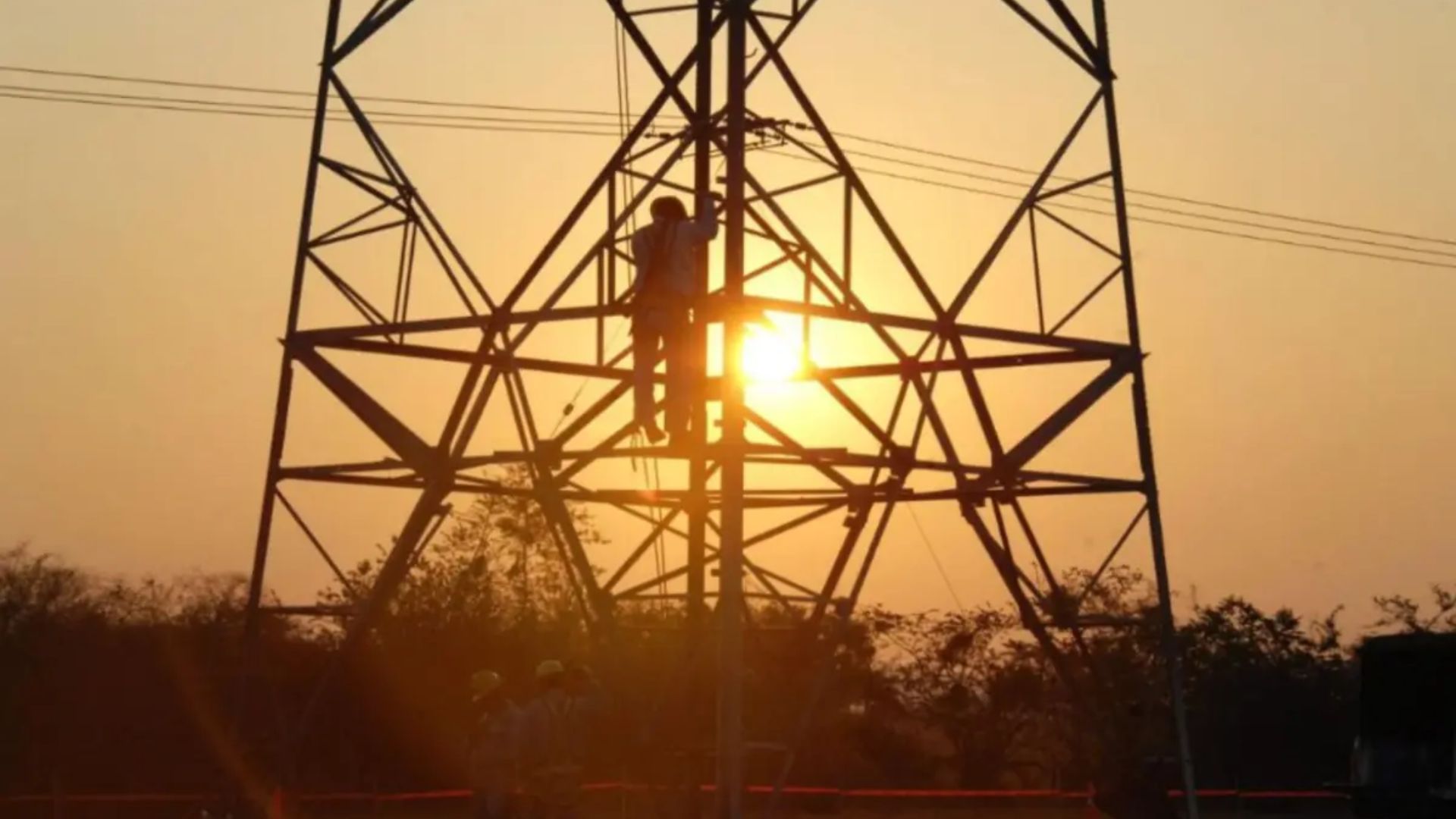 Llaman autoridades a reducir consumo eléctrico ante ola de calor: difunden 5 acciones clave para los hogares