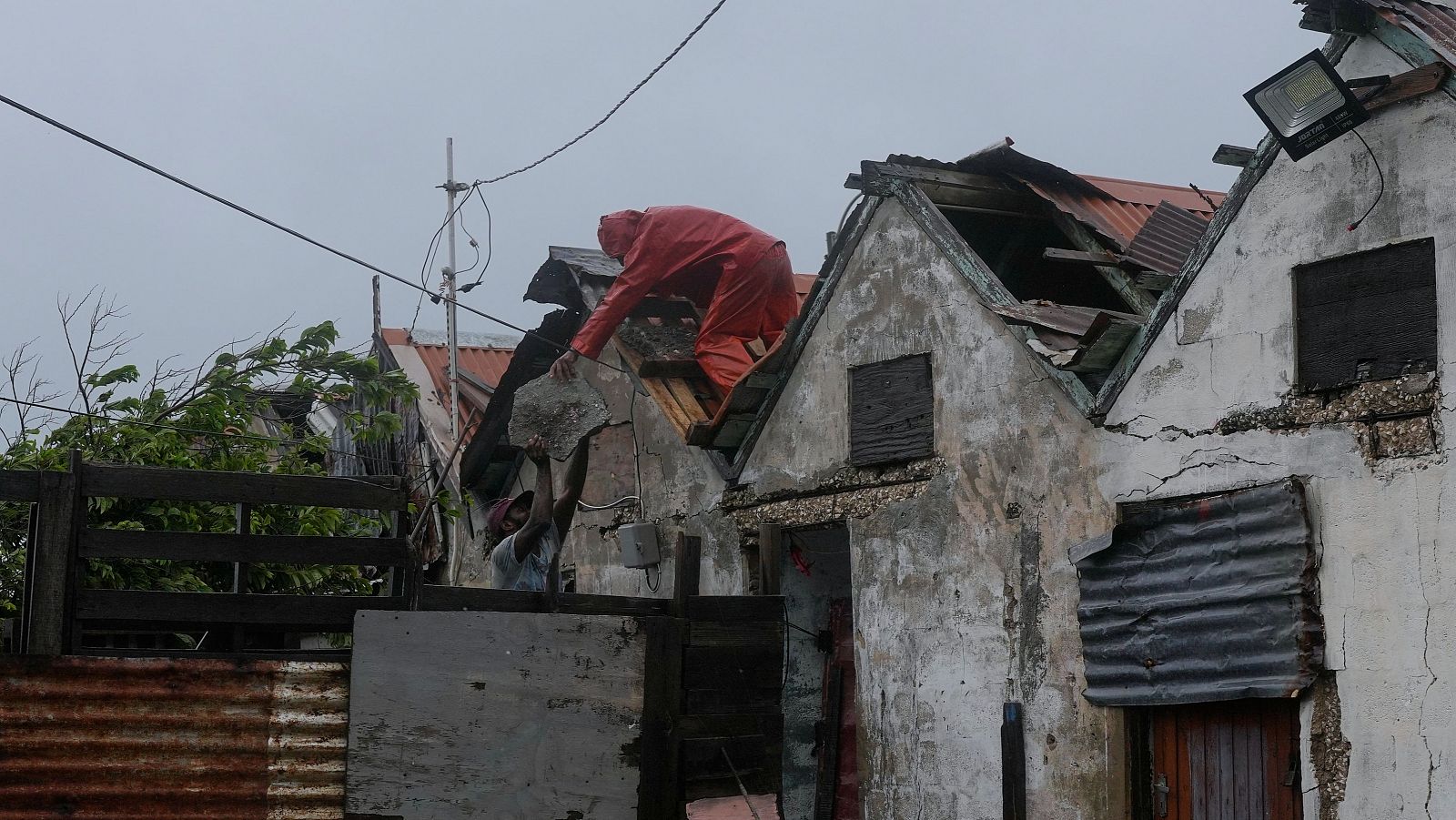 Golpea huracán “Melissa” categoría 5 costas de Jamaica