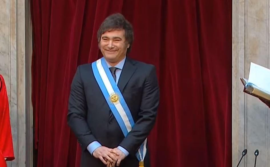 Asume Javier Milei la presidencia de Argentina