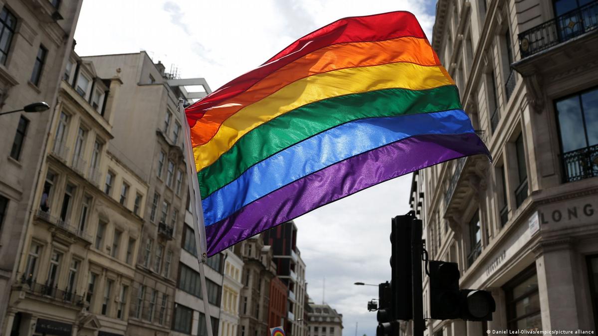 Realiza policía rusa redadas en bares LGBT+