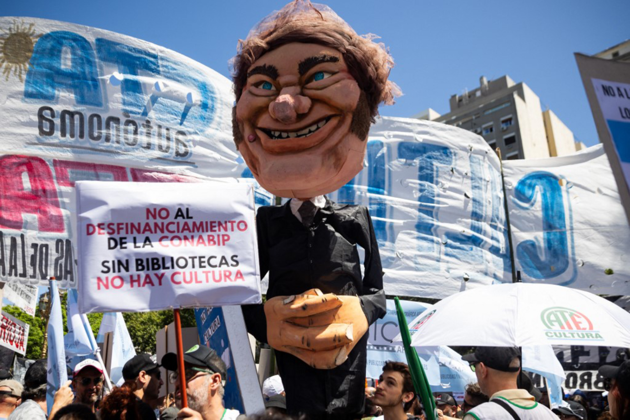 Limita Javier Milei por decreto el derecho a huelga en Argentina