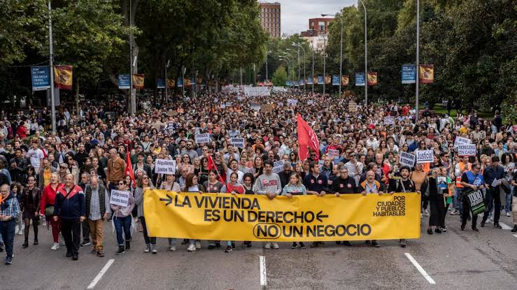 Miles protestan por la crisis de vivienda en España
