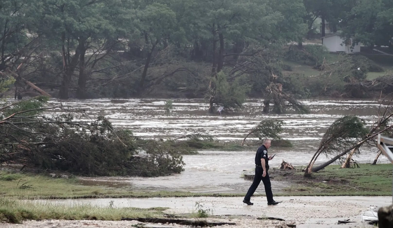 Sube a 59 la cifra de fallecidos por inundaciones en Texas; continúa la búsqueda de desaparecidos
