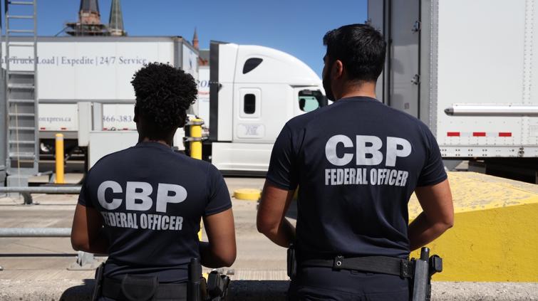 Planea Estados Unidos contrata empresa privada para cobrar multas a migrantes deportados