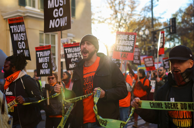 Protesta masiva en Washington D.C. contra Trump; consignas piden acusación y destitución