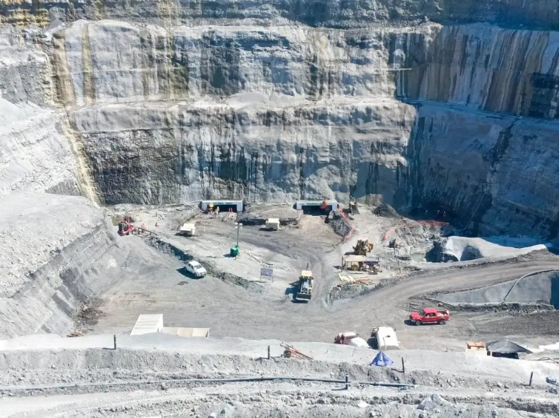 Recuperan restos de uno de los mineros en “El Pinabete”, es el quinto hallazgo