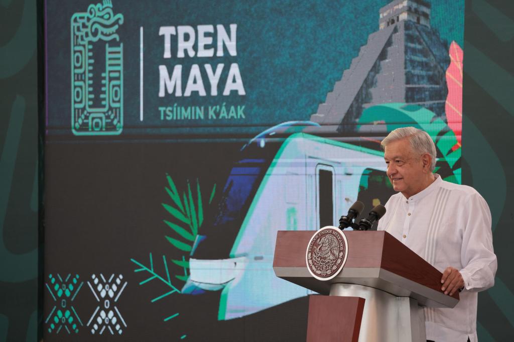 Inaugura el presidente López Obrador el tramo Campeche a Cancún del Tren Maya