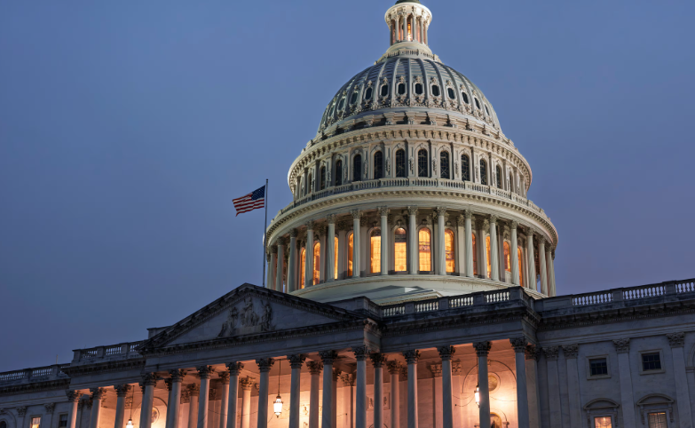 Aprueba Senado de EE.UU. resolución para revertir aranceles recíprocos de Trump