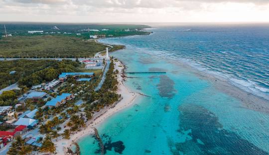 Anuncia Sheinbaum decreto para proteger Mahahual y promover ecoturismo