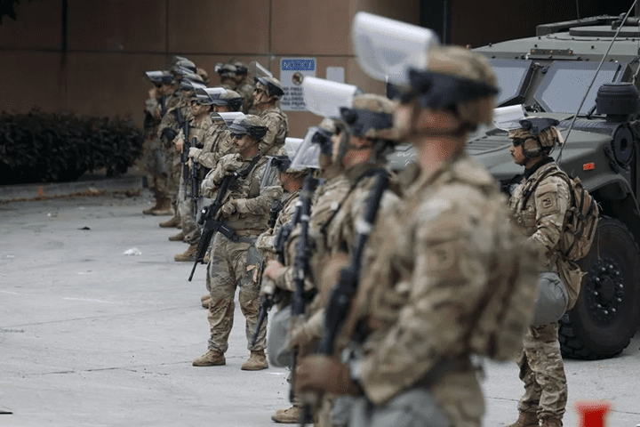 Despliega Trump Guardia Nacional en Los Ángeles