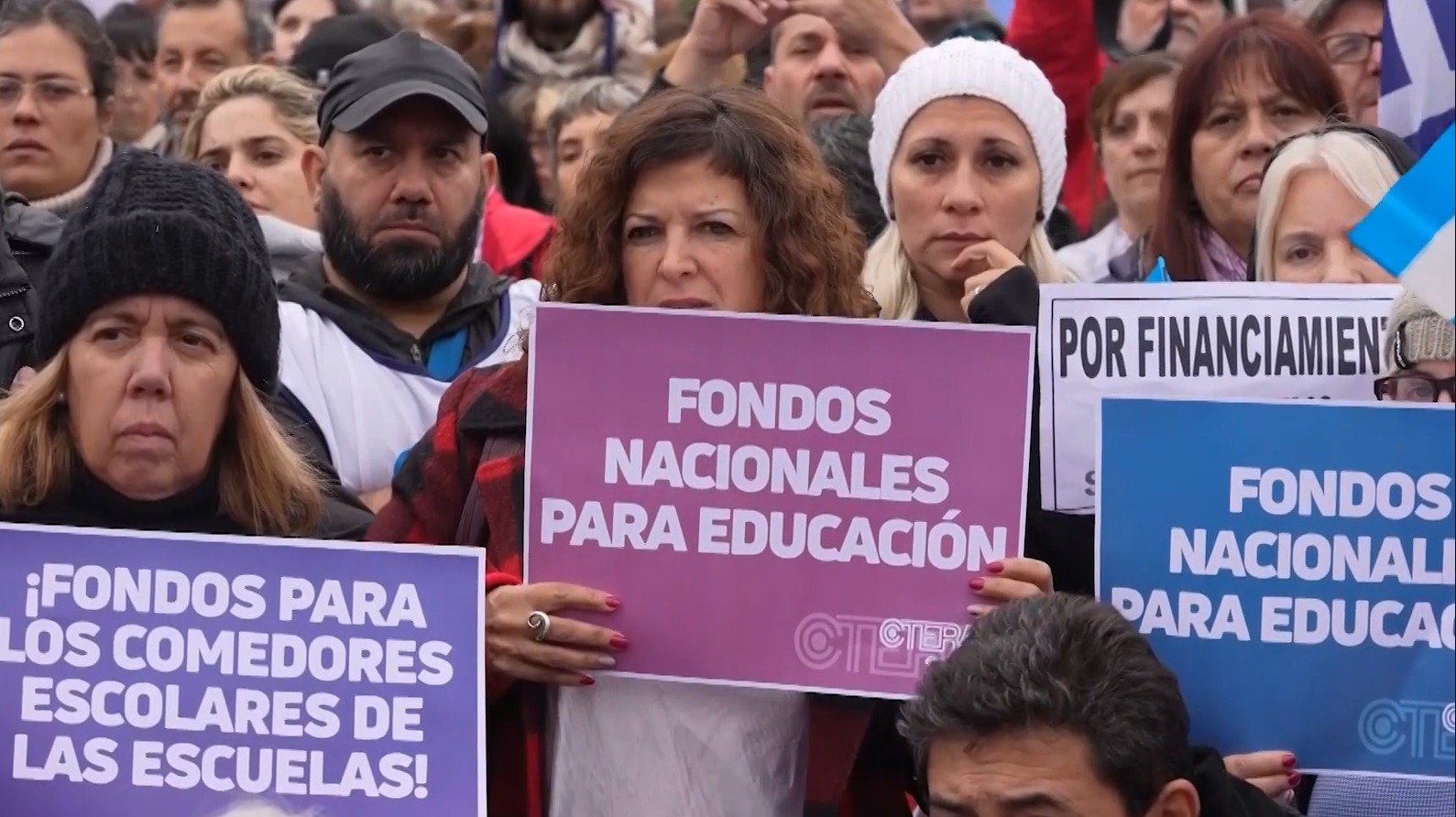 Realizan paro de labores docentes en Argentina para exigir mejoras salariales tras los recortes impulsados por Javier Milei