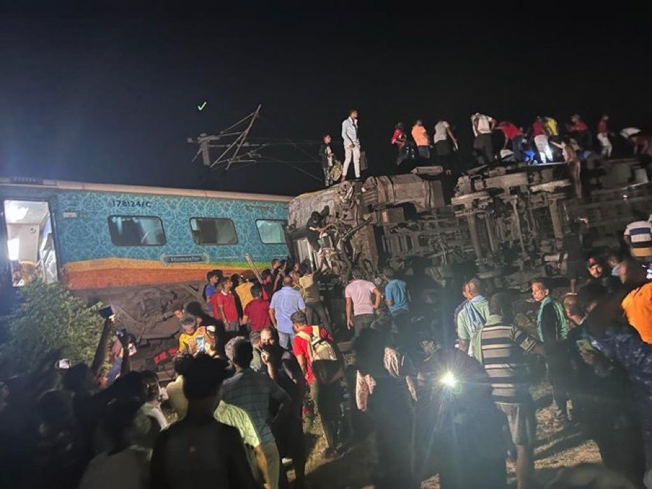 Deja 207 muertos un choque de trenes en India